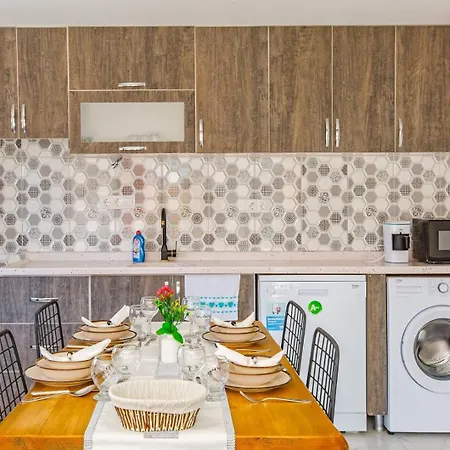Ovali Hotel 4*